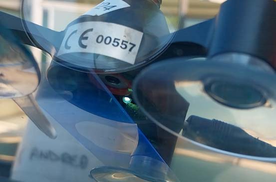 riparazione parabrezza con resina sintetica